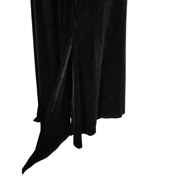 3431) Giking Black Velvet Off shoulder Goth Maxi Dress Size Medium - Picture 3 of 8